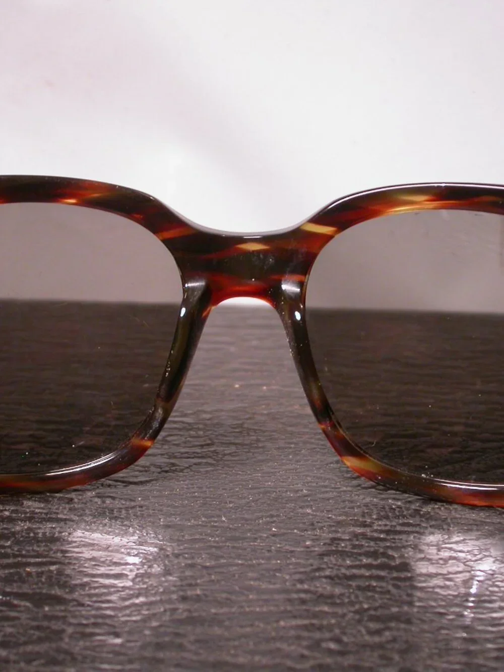 Linda Farrow Designer Tortoise Round Sunglasses  Made in Japan